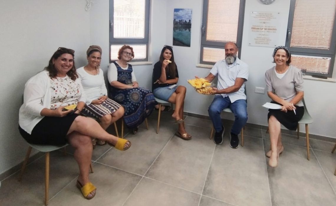 אפרת כותבת מדיניות ומובילה תרבות חדשה של תזונה בריאה
